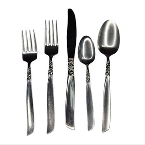 South Seas by Oneida Community Silverplate Flatware 1 Place Setting Of 5 Pieces